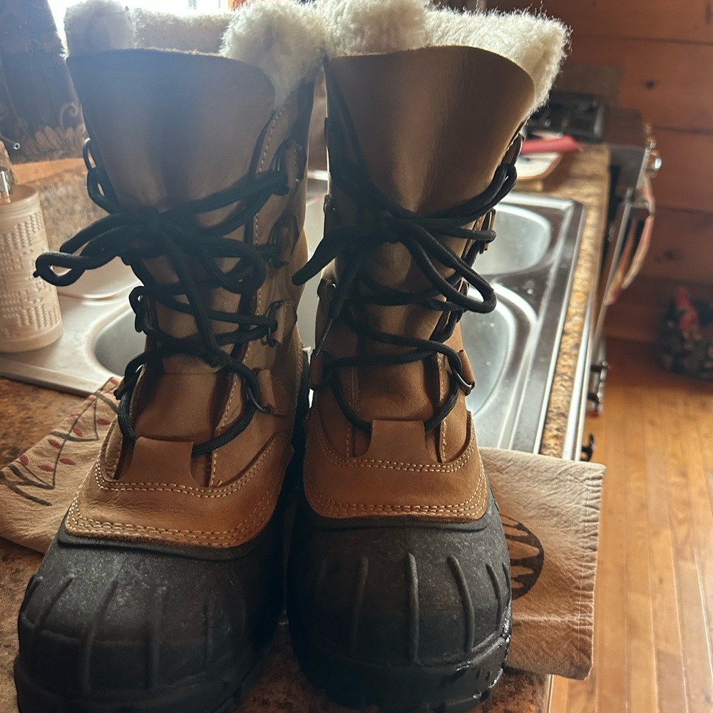 Kamik Tan and Black men’s snow boots